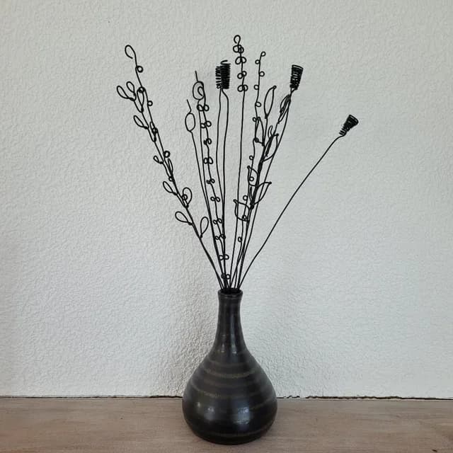 Bouquet de fleurs des champs en fil d'aluminium avec vase tube à essai, décoration florale artisanale — Florifer