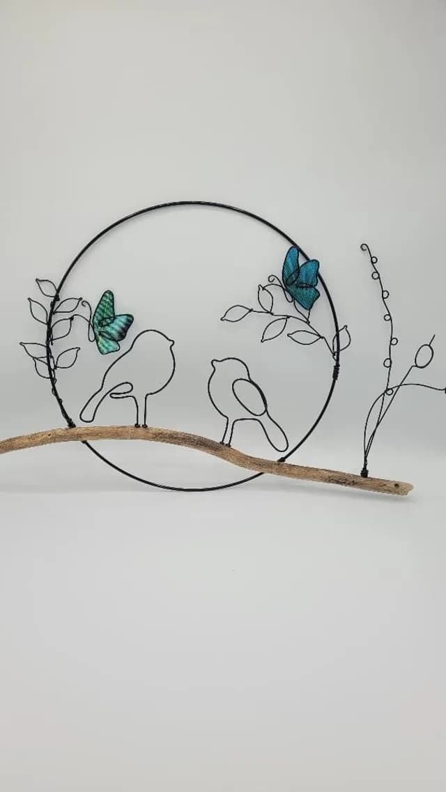 Oiseau en fil d'aluminium dans un cercle métal, décoration murale moderne artisanale — Florifer