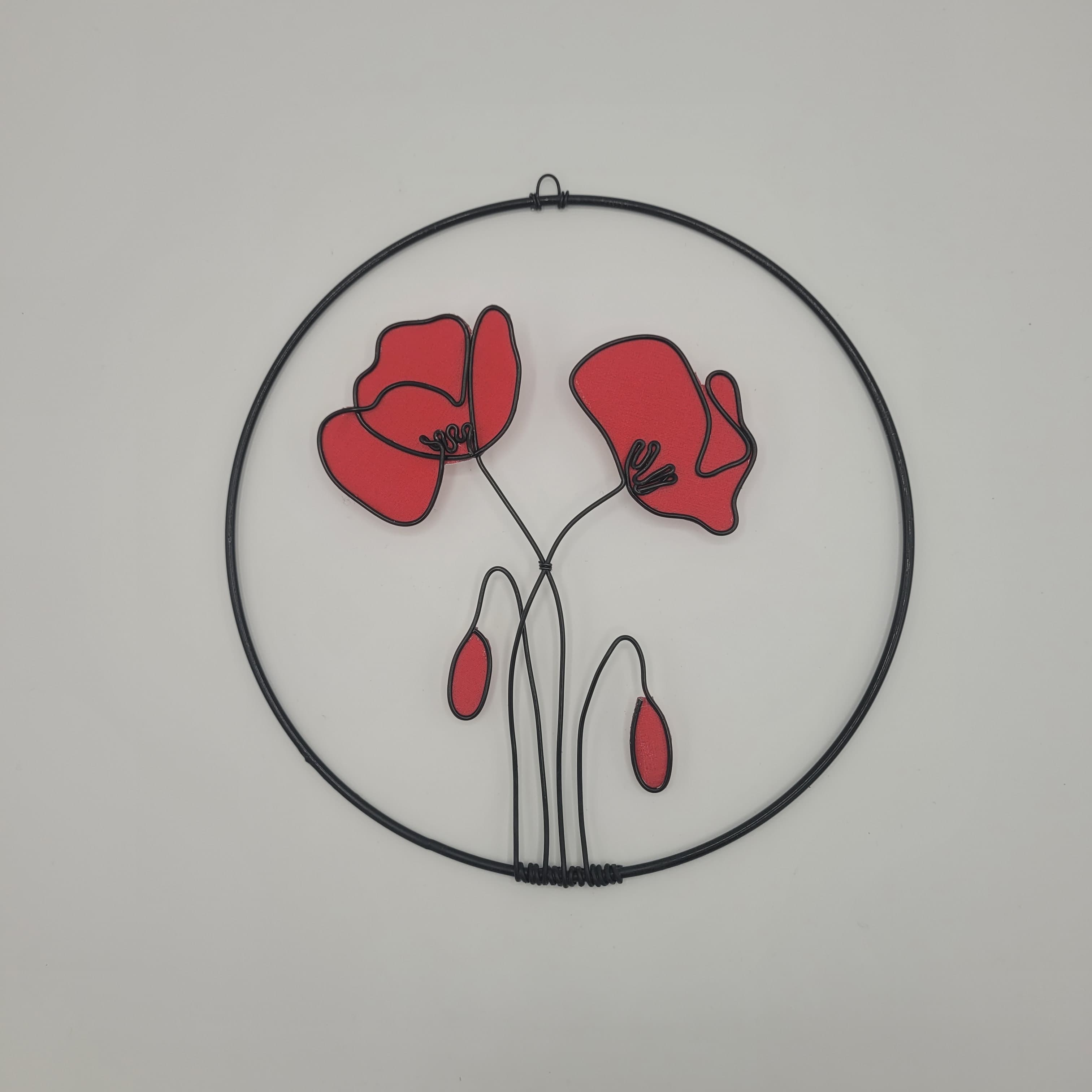 Cercle décoratif avec fleurs rouges en fil d'aluminium — Florifer